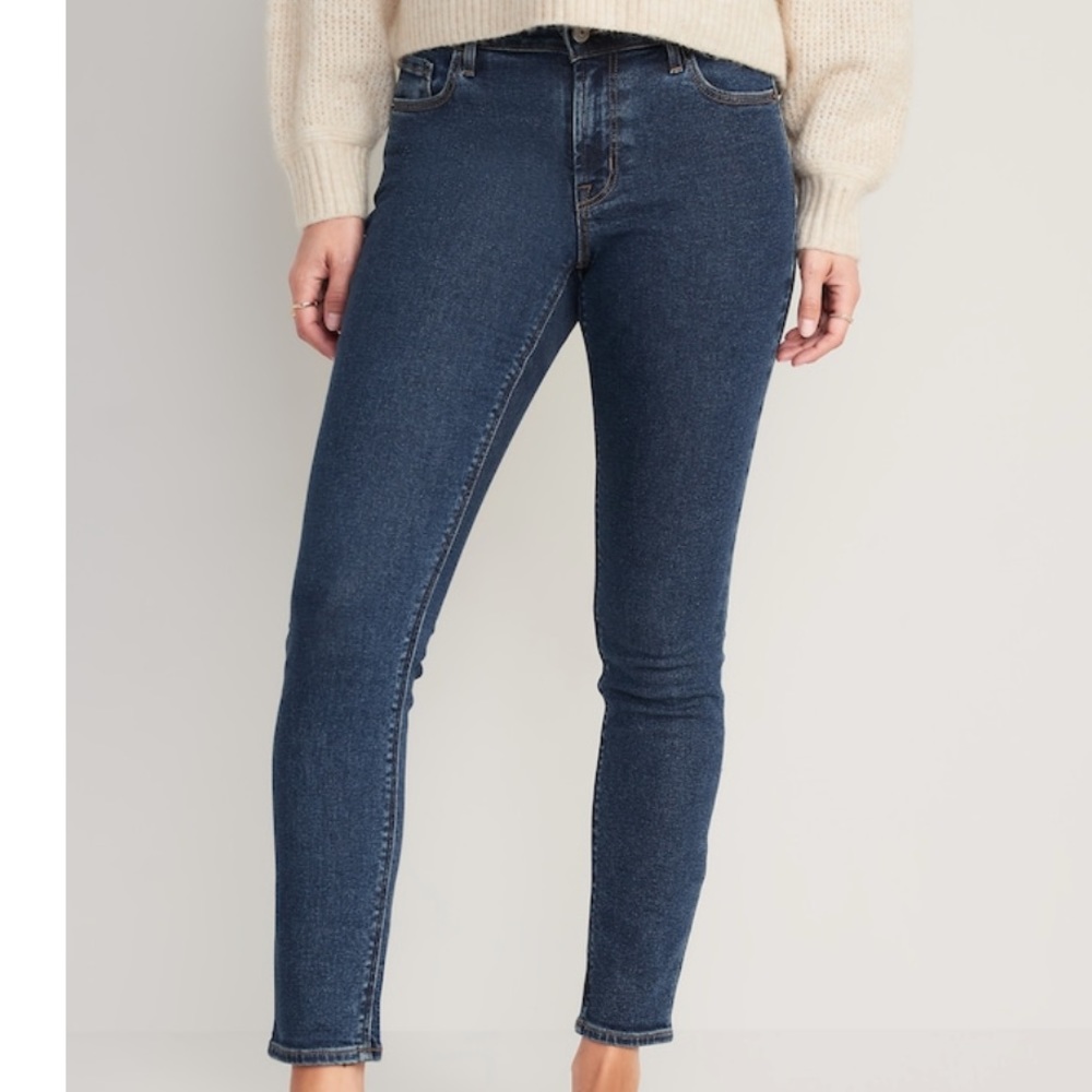 Old Navy Rockstar Mid-rise Skinny Jeans - size 8
